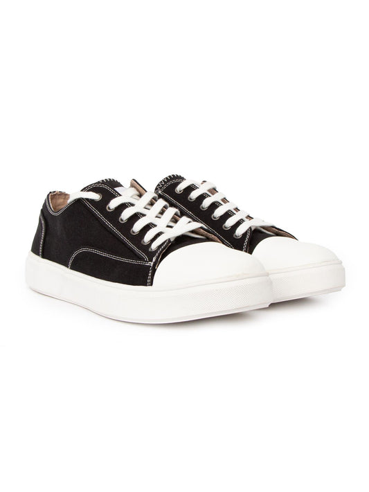 Nesta Trainers Black